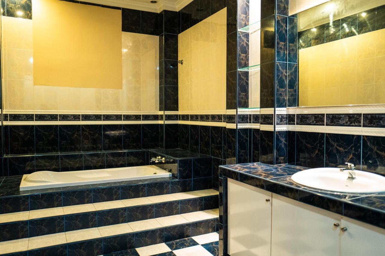 Mk Homestay Wakaf Che Yeh With Bathtub - Max 14 Pax 코타바하루 외부 사진